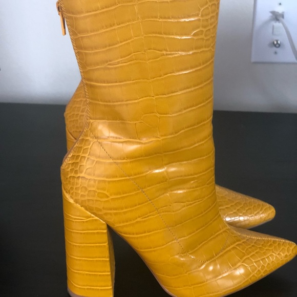 YELLOW CROC HEELS - Picture 8 of 8